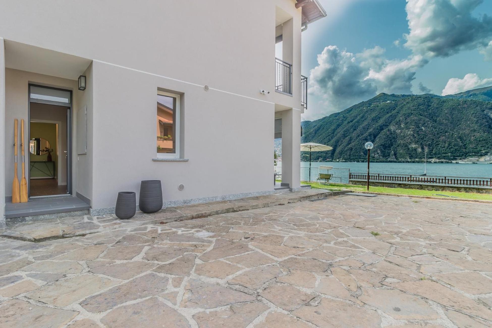 Ninfea Apartments By Wonderful Italy Лезено Экстерьер фото